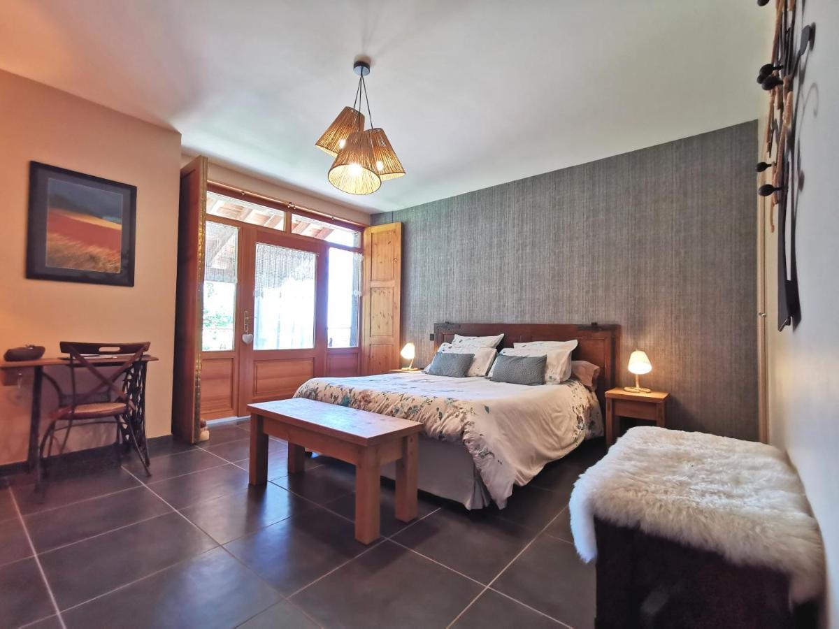 Le Clos Des Pierres Rouges Saint-Privat-dʼAllier Esterno foto