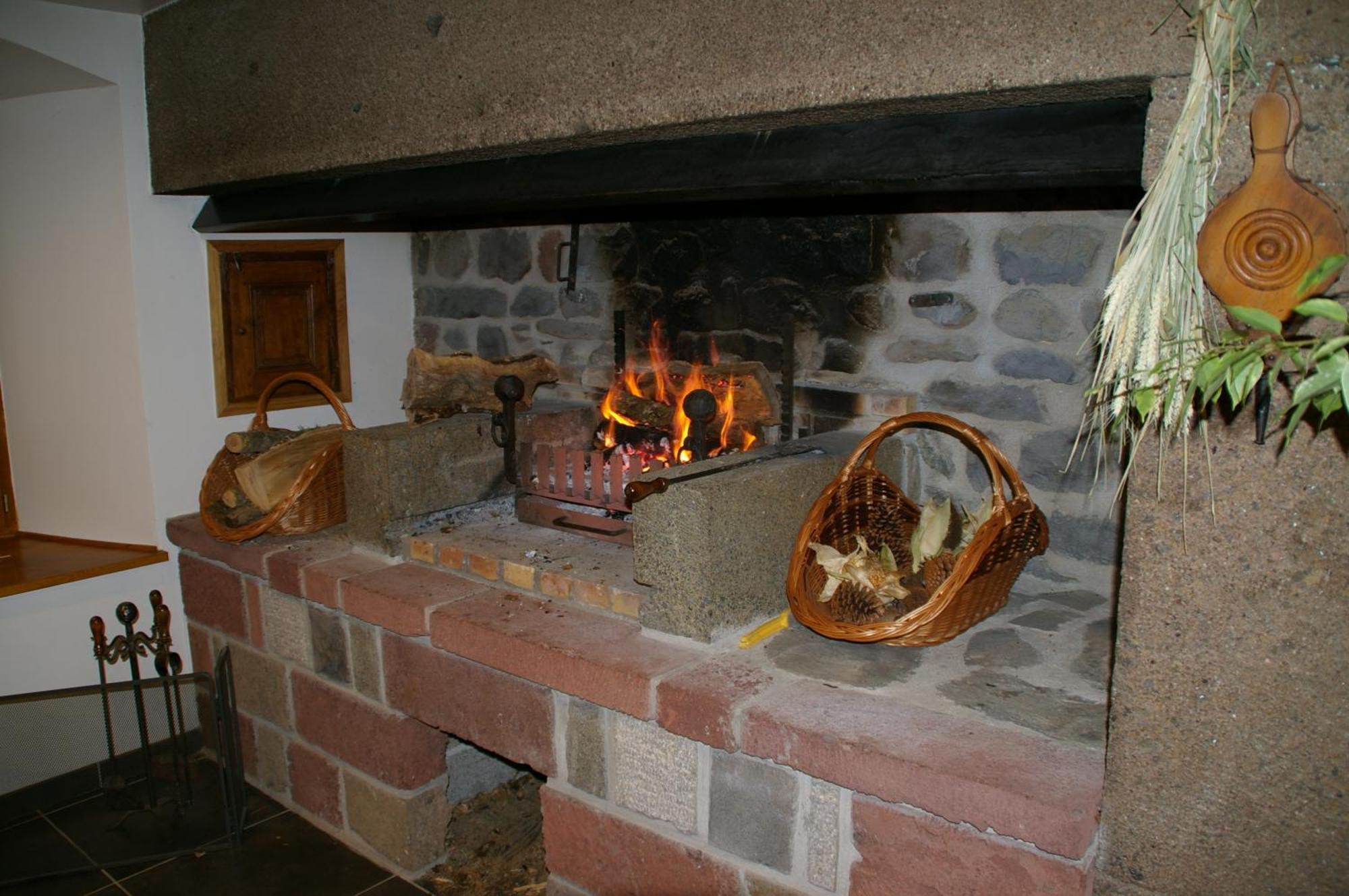 Le Clos Des Pierres Rouges Saint-Privat-dʼAllier Esterno foto