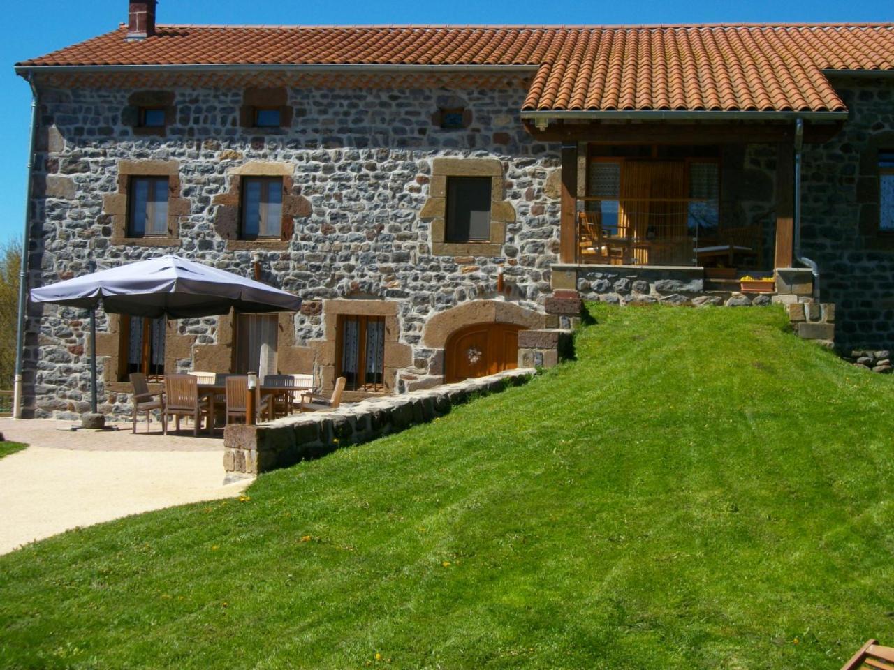Le Clos Des Pierres Rouges Saint-Privat-dʼAllier Esterno foto